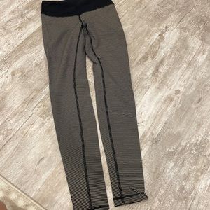 LULULEMON wunder under pants size 4